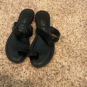 Italian Shoemaker toe ring sandal.